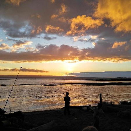 Warm Beach Hideaway With Private Beach! Stanwood Exteriör bild