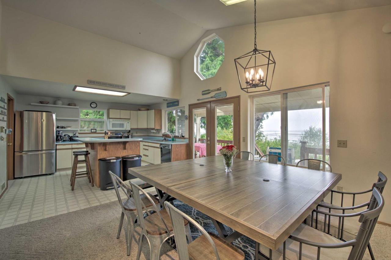 Warm Beach Hideaway With Private Beach! Stanwood Exteriör bild