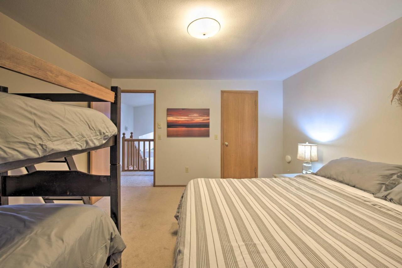 Warm Beach Hideaway With Private Beach! Stanwood Exteriör bild