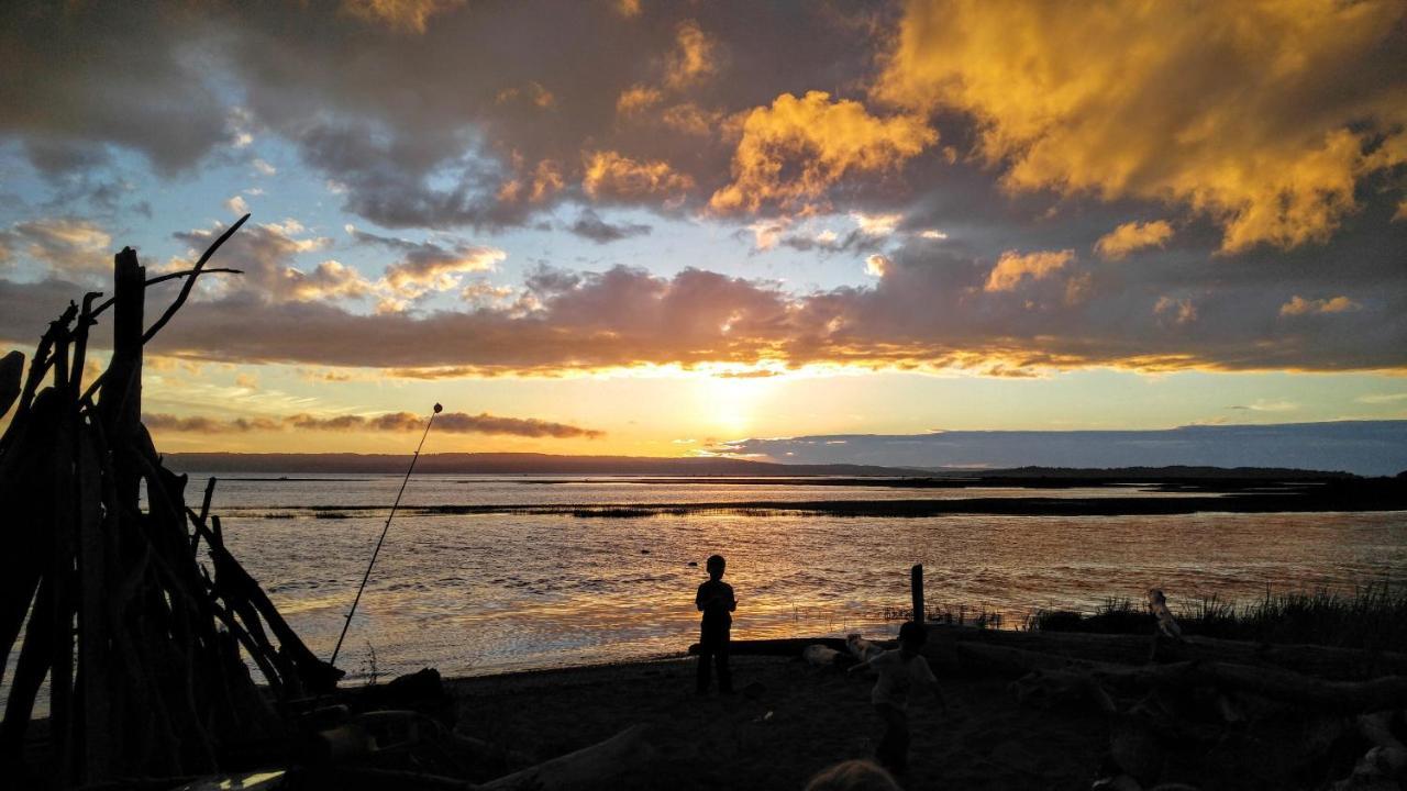 Warm Beach Hideaway With Private Beach! Stanwood Exteriör bild