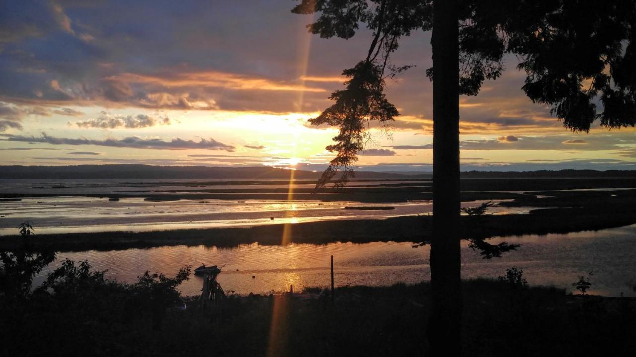 Warm Beach Hideaway With Private Beach! Stanwood Exteriör bild